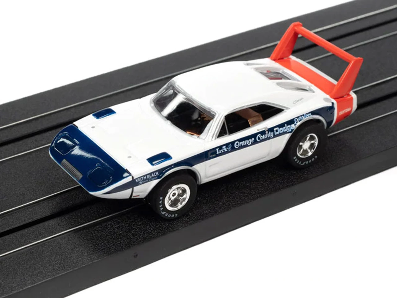 Auto World 1969 Dodge Charger Daytona (White) X-Traction R35 HO Slot Car - Image 2