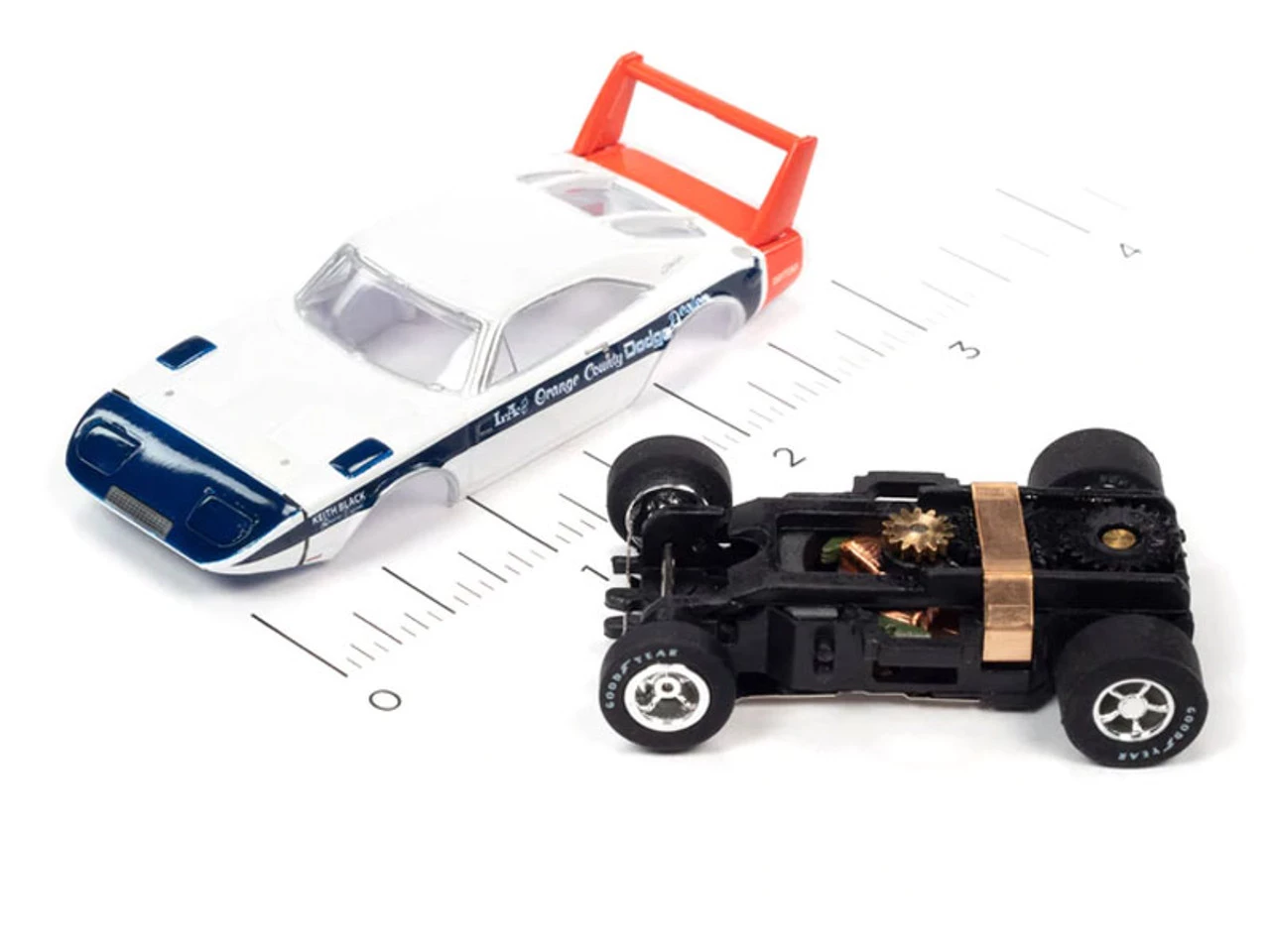 Auto World 1969 Dodge Charger Daytona (White) X-Traction R35 HO Slot Car - Image 3