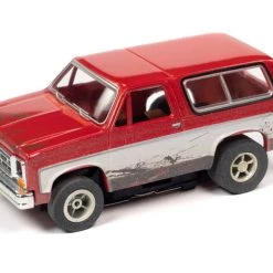 Auto World 1977 Chevrolet Blazer (Red/White) X-Traction R1 HO Slot Car