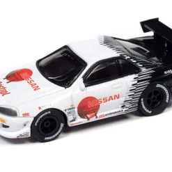 Auto World 1999 Nissan Skyline GT-R (White/Black) Import Heat X-Traction HO Slot Car