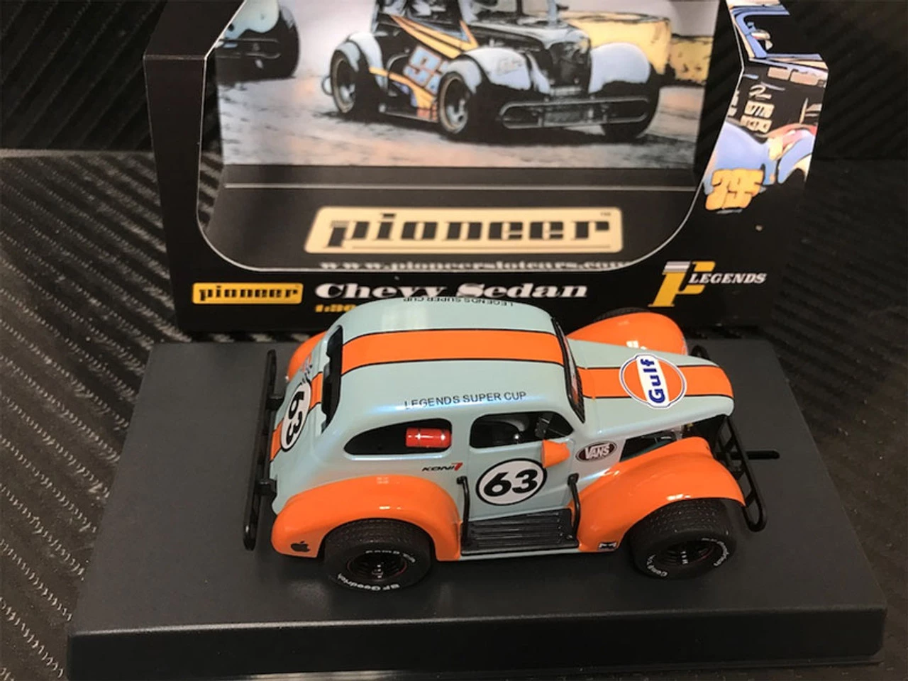 Pioneer 1937 Chevy Sedan Legends Racer #63 GULF Metallic Blue 1/32 Slot Car - Image 4