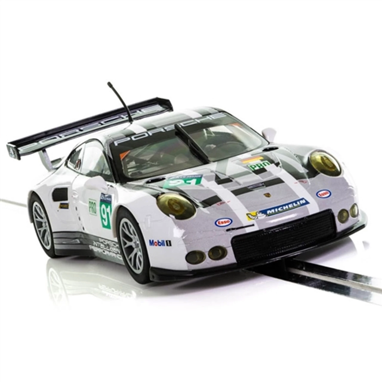 Scalextric Porsche 911-991 GTE 2016 Le Mans 1/32 Slot Car - Image 2